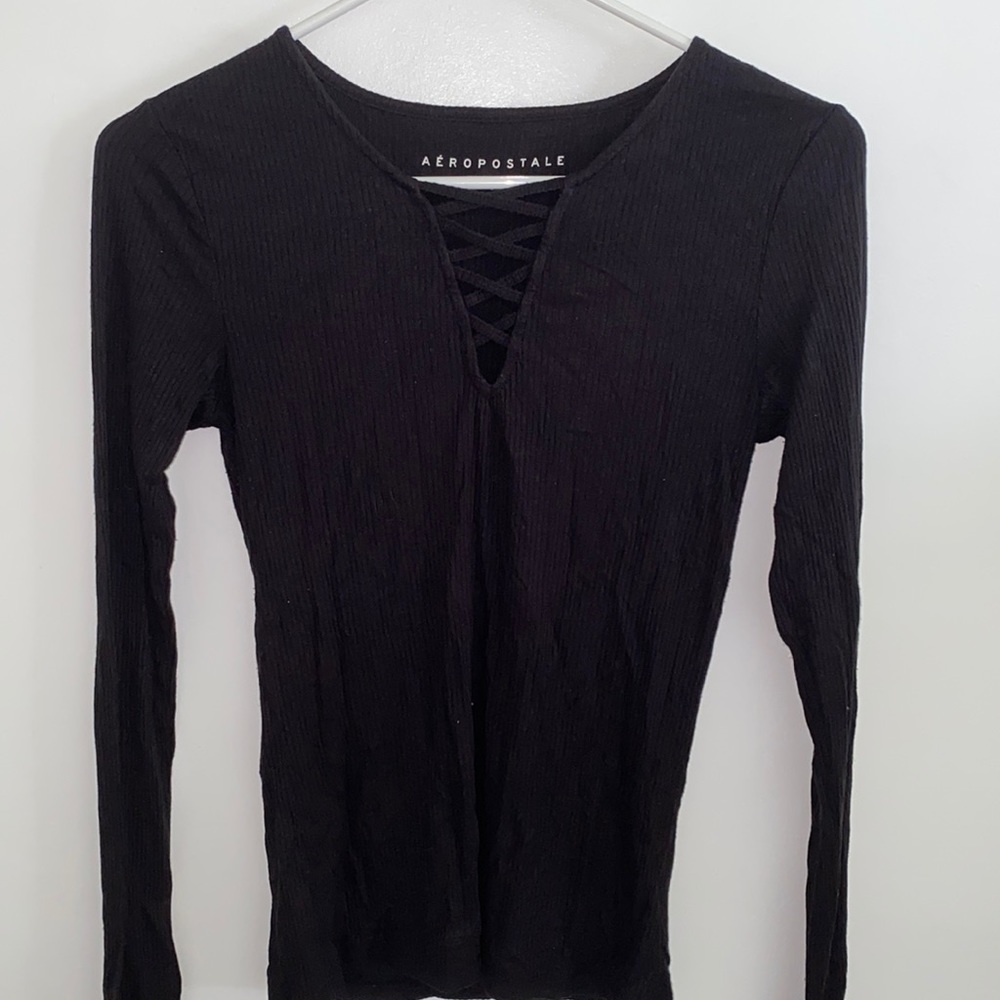 Slim fit, long sleeve.